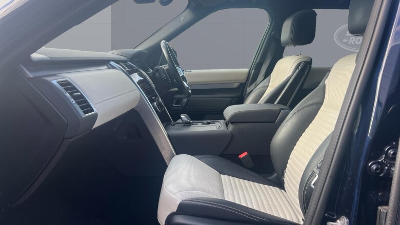 Land Rover Discovery 3.0 D300 R-Dynamic SE 5dr Auto Diesel Station Wagon